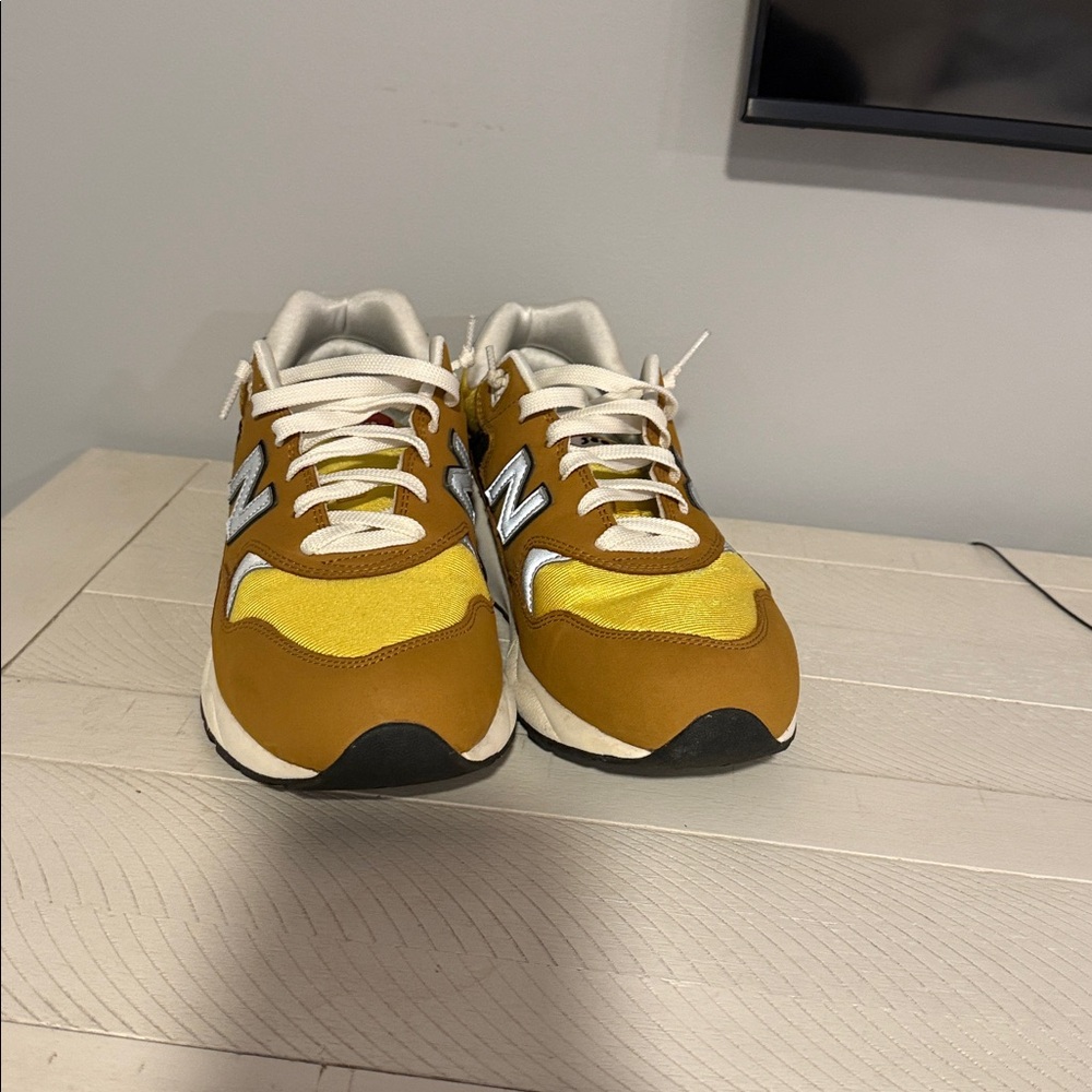 New Balance Mustard and Tan Sneakers Workwear - Picture 2 of 4